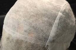 Parte-interna-de-una-peluca-oncologica-tejido-hipoalergenico
