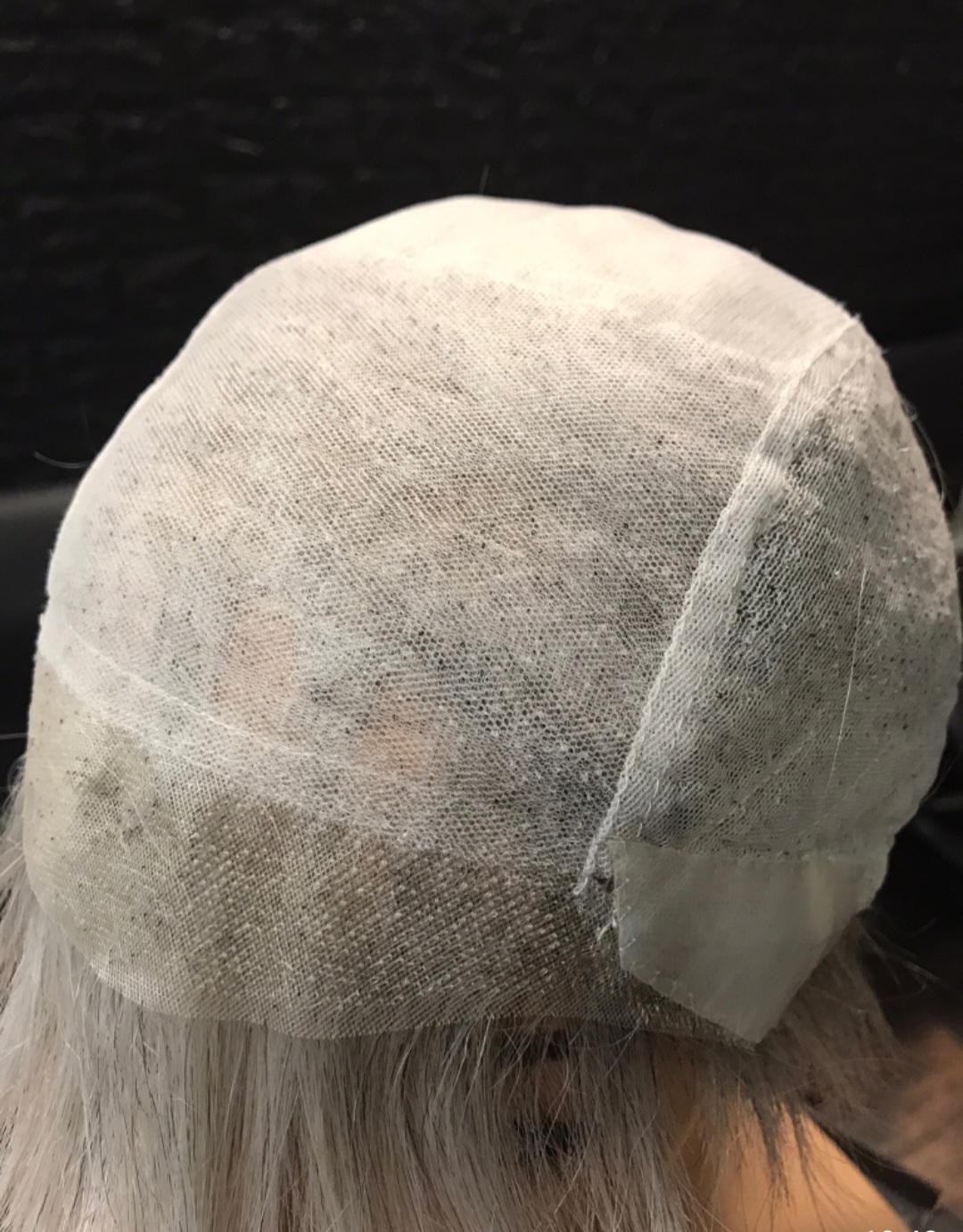 Parte-interna-de-una-peluca-oncologica-tejido-hipoalergenico