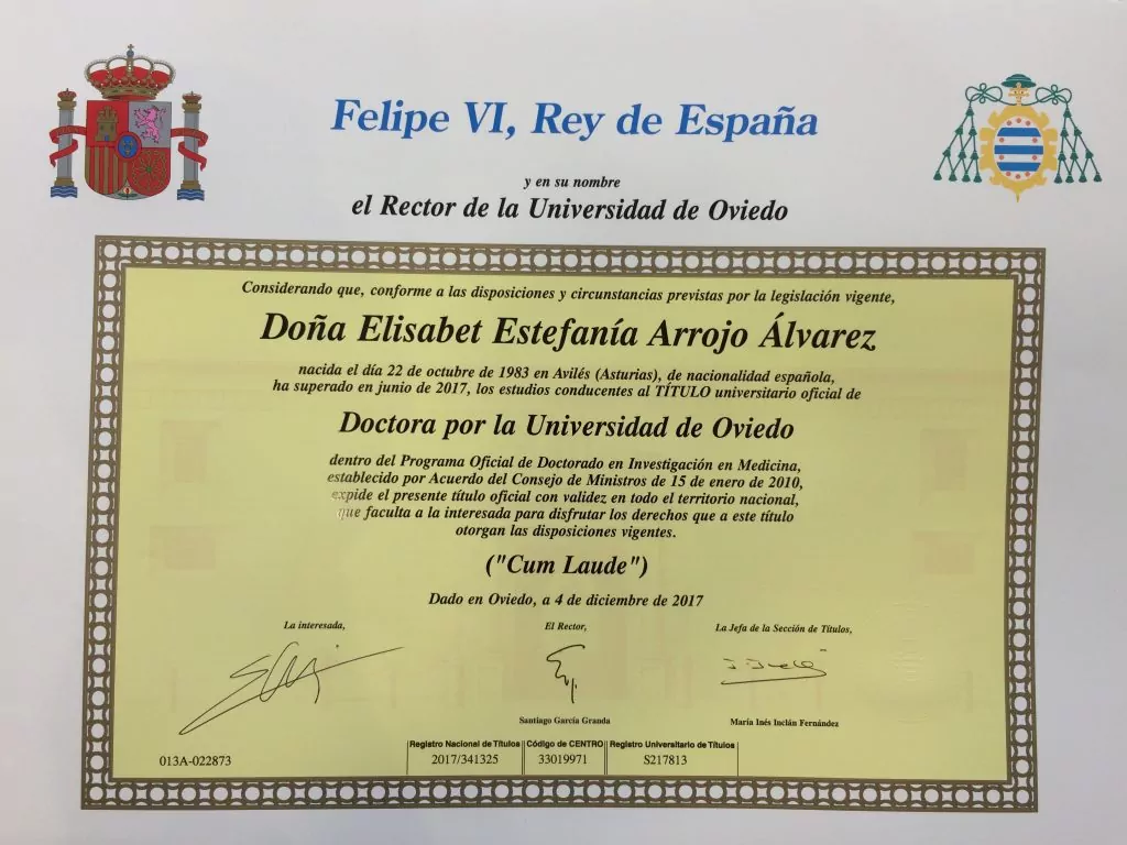 Dra Elisabeth Arrojo Titulo Universitario TESIS CUM LAUDE