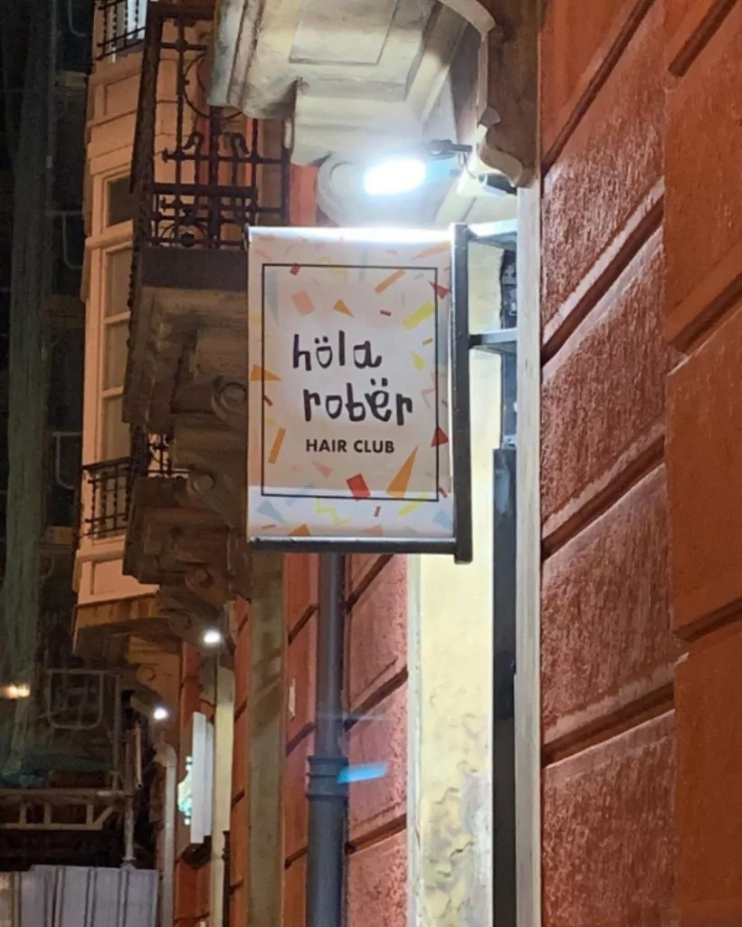 Fachada Local Hola Rober Hair Club en el que aconsejan sobre pelucas oncológicas